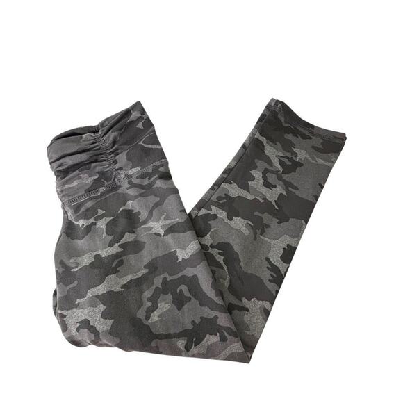 STRUT-THIS Midrise Cropped Leggings Gray Camo Print Size OS Small - Picture 7 of 7